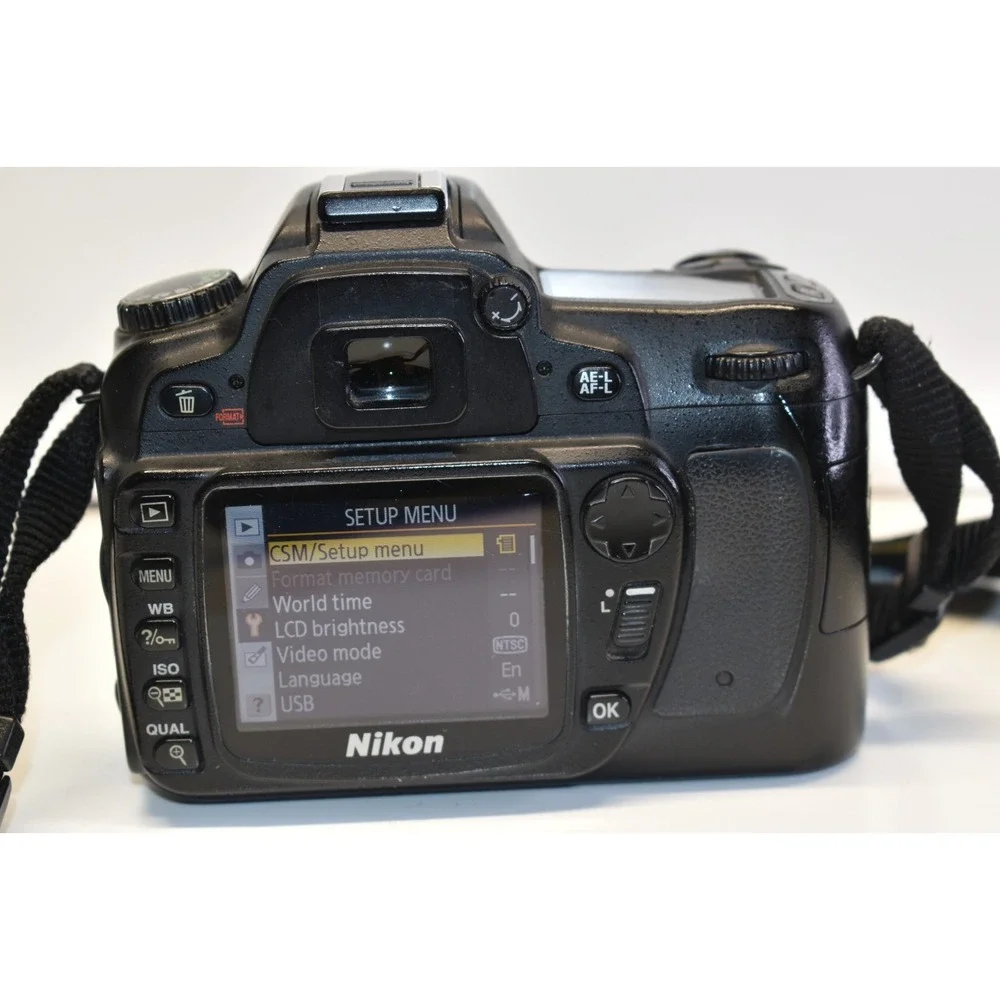 Nikon D80 10.2MP Digital SLR 10.2MP Camera With Battery- FOR PARTS OR REPAIR